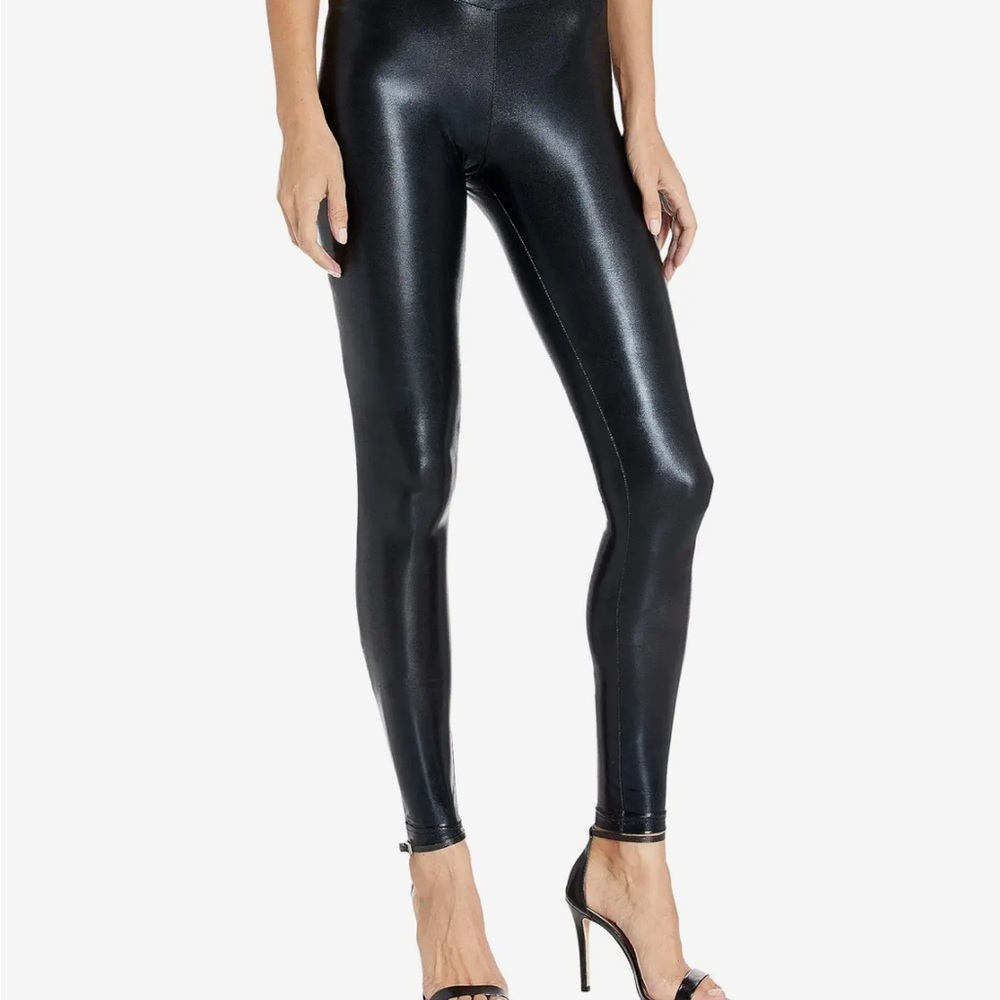 NWT HUE Body Gloss Leggings